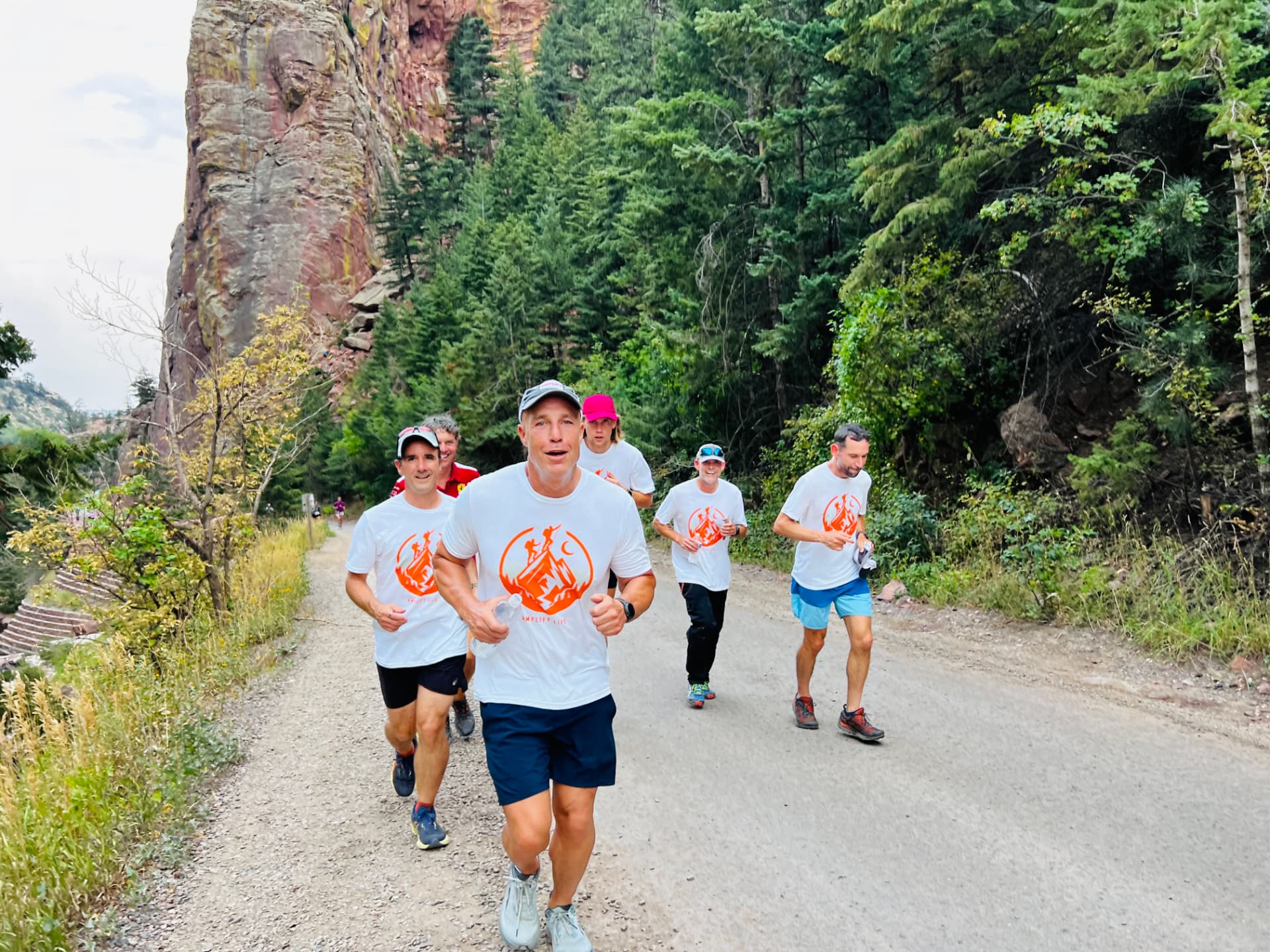 316 runners on a mountain trail